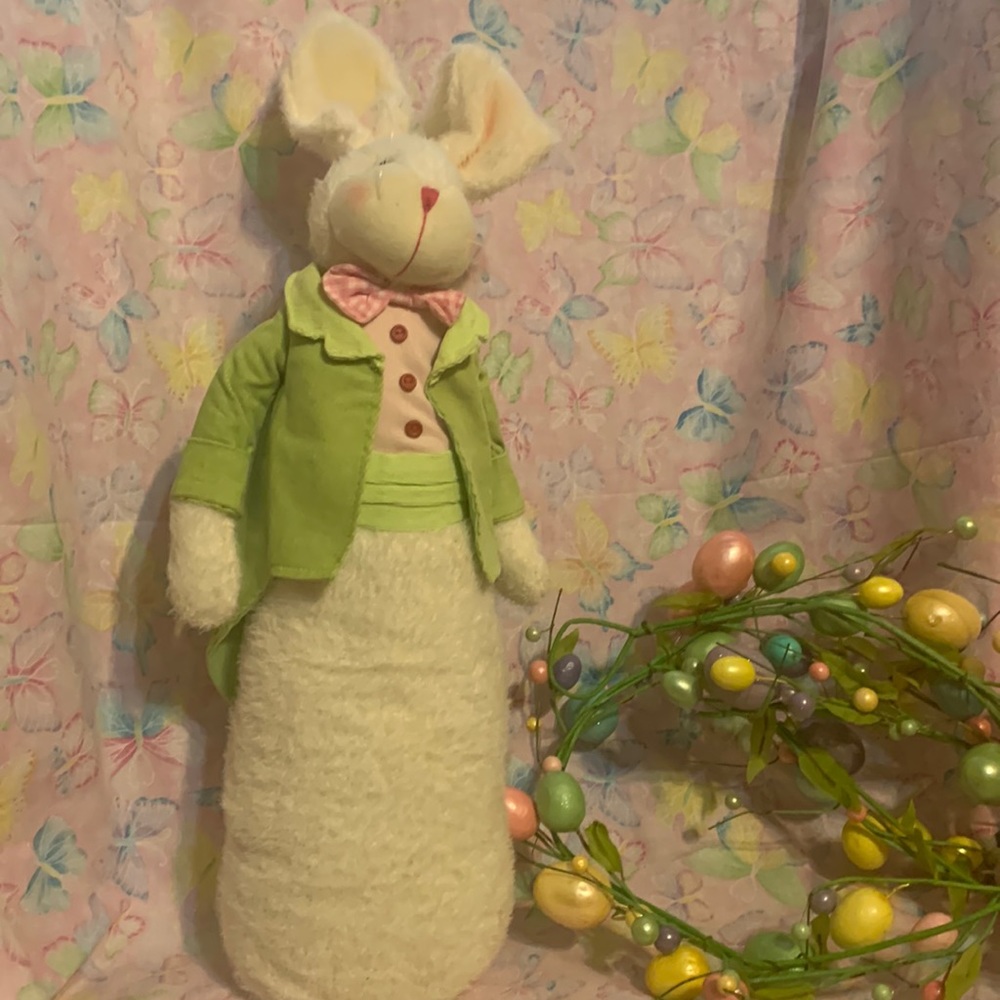 🦋 Easter bunny dressed in Tuxedo and Easter egg garland free with bunny.